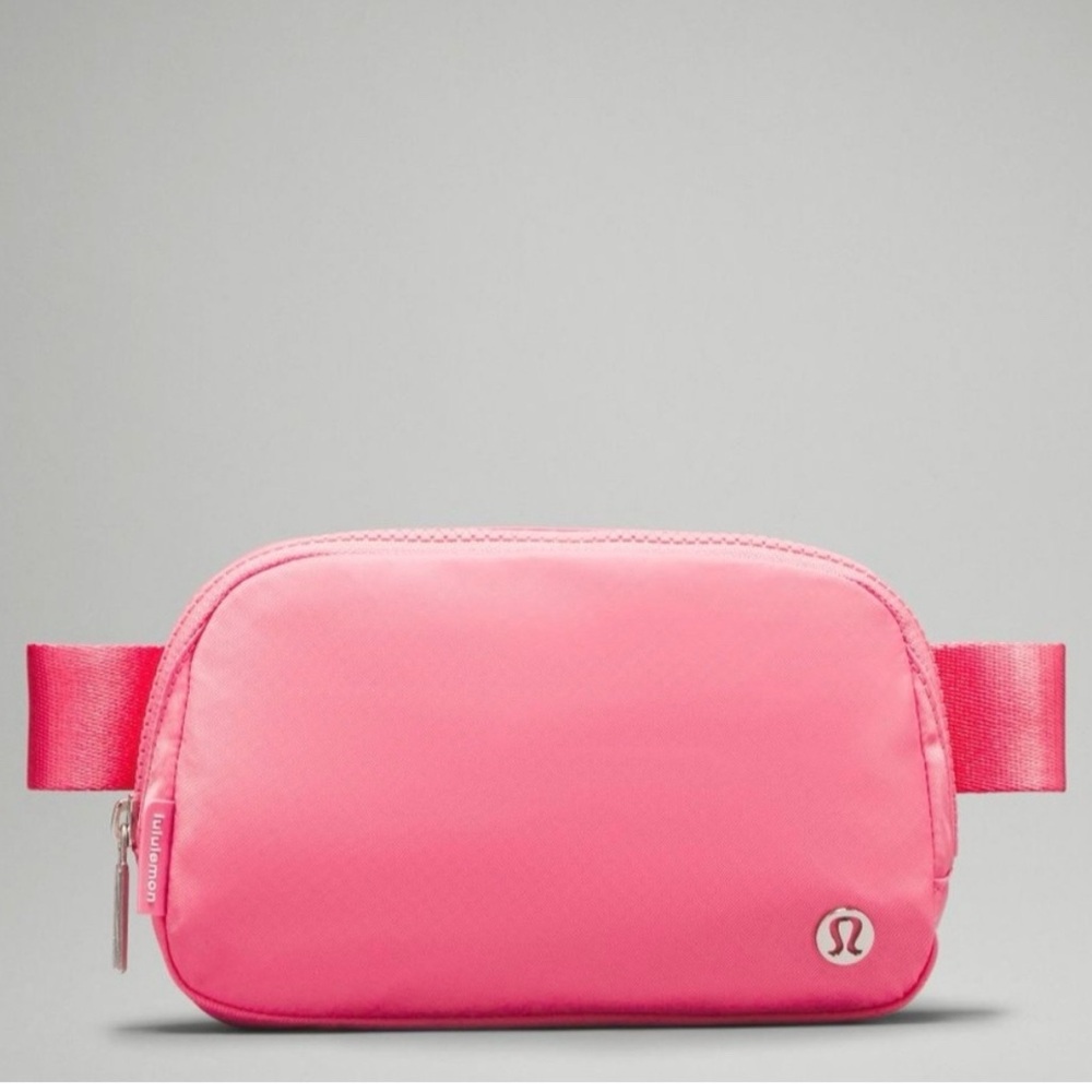 NWT Lululemon Everywhere SAKO Pink 1L Crossbody Beltbag